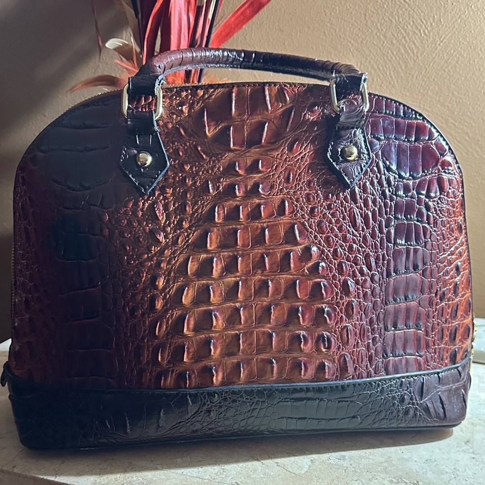 Elegant Brown Crocodile-Embossed Women's Bag